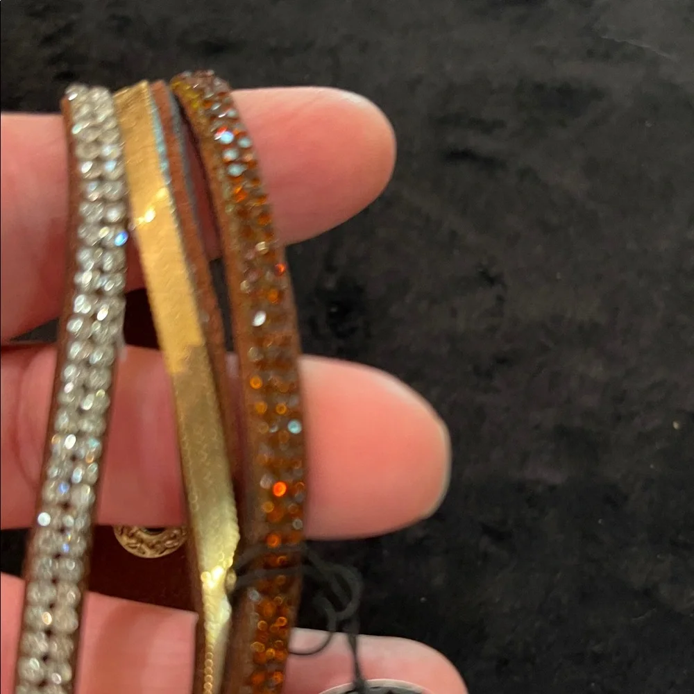 *FREE W/ PURCHASE OF 2+ ITEMS, JUST ADD TO YOUR BUNDLE* Paparazzi Bracelet